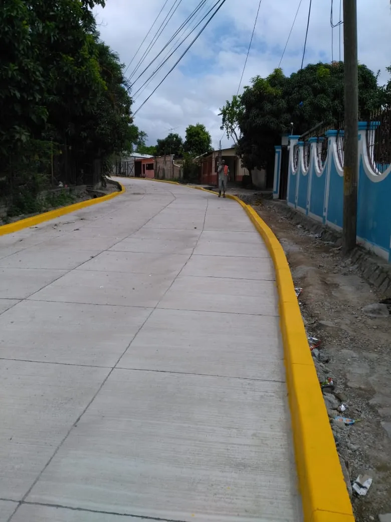 Pavimentacion con concreto hidraulico calle principal, Aldea Las Guayabillas