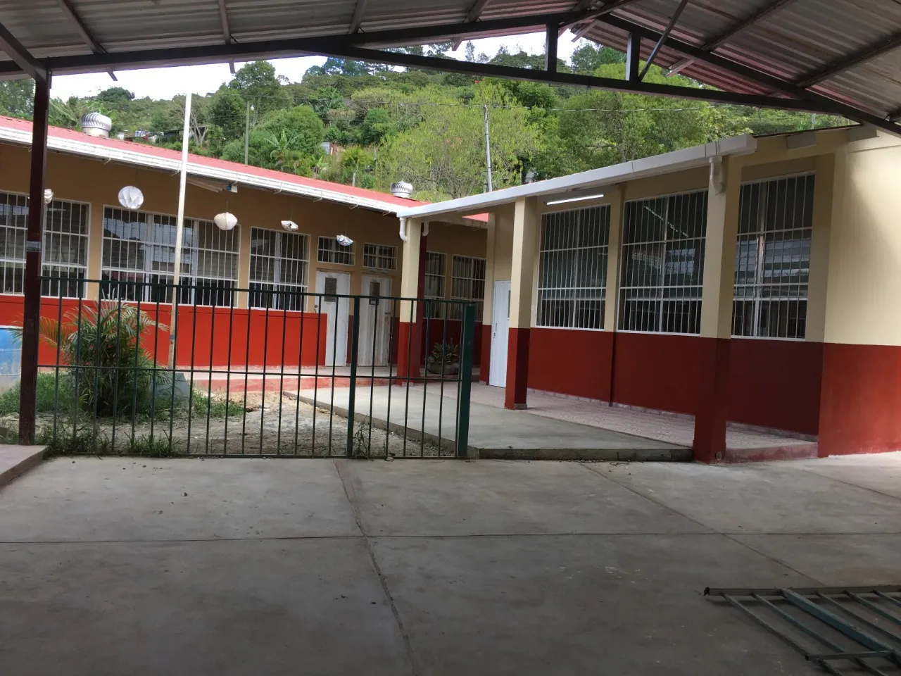 Ampliación del centro educativo Dionisio de Herrera y República de Honduras