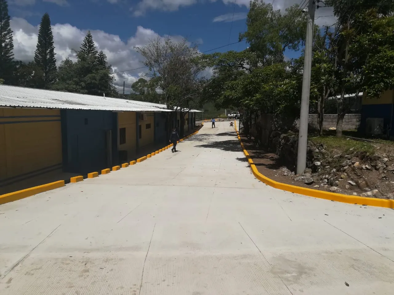 Pavimentación de la calle de acceso a la Cocina de la Policía Nacional