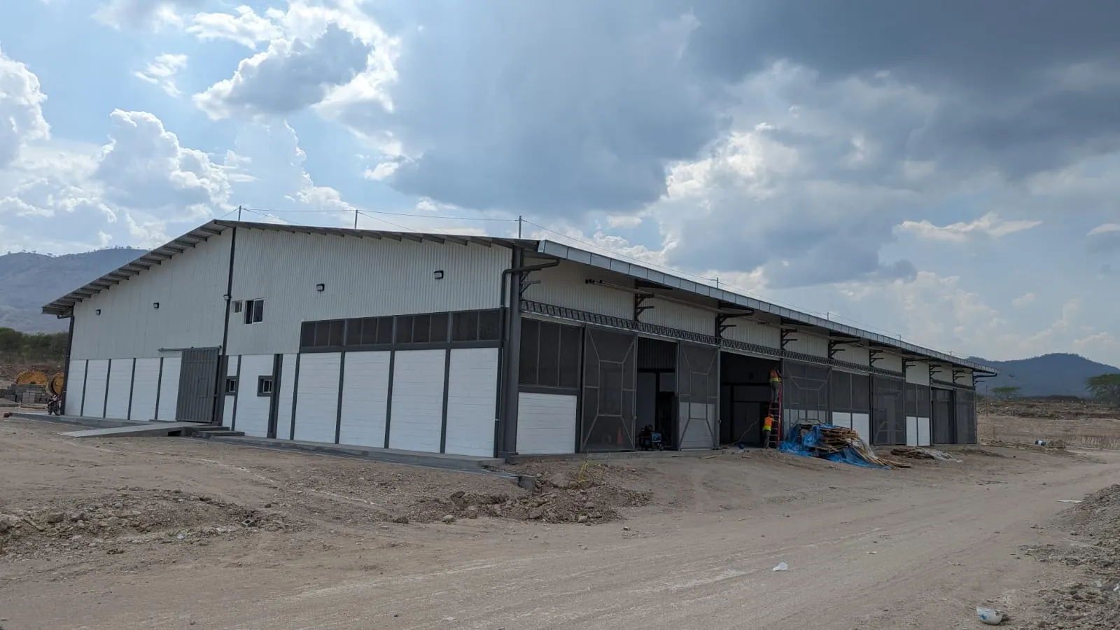 Construcción de Edificio de Mantenimiento y Utilidades- Dinat Exports